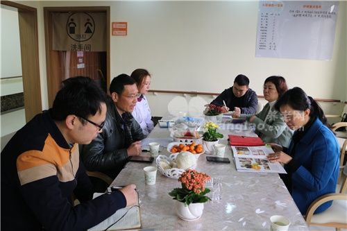 理念和服务模式,周亮亮副区长表示,参观了湘潭普亲高岭老年养护中心